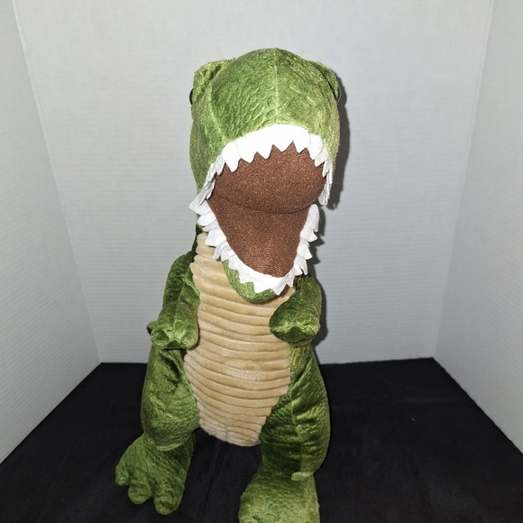 Green Dinosaur Plush Blanket - Picture 14 of 16